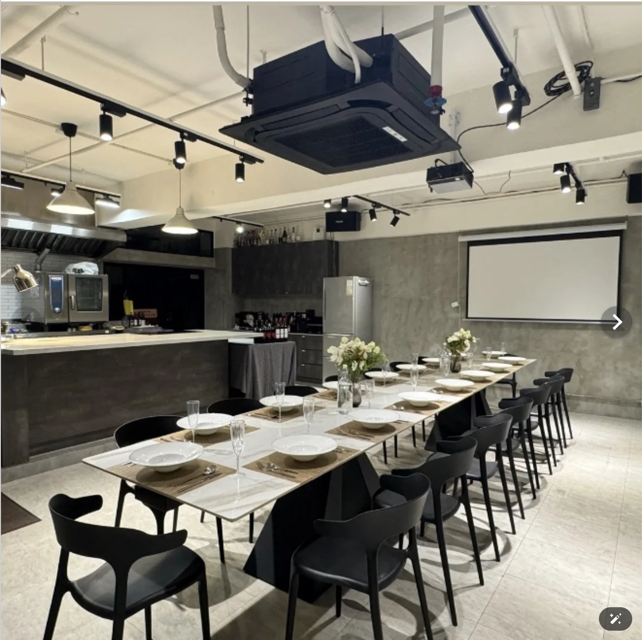 觀塘2000尺私人BBQ聚會場地 雙麻雀檯手動電動 超大露台燒烤邊爐 最少7人預約